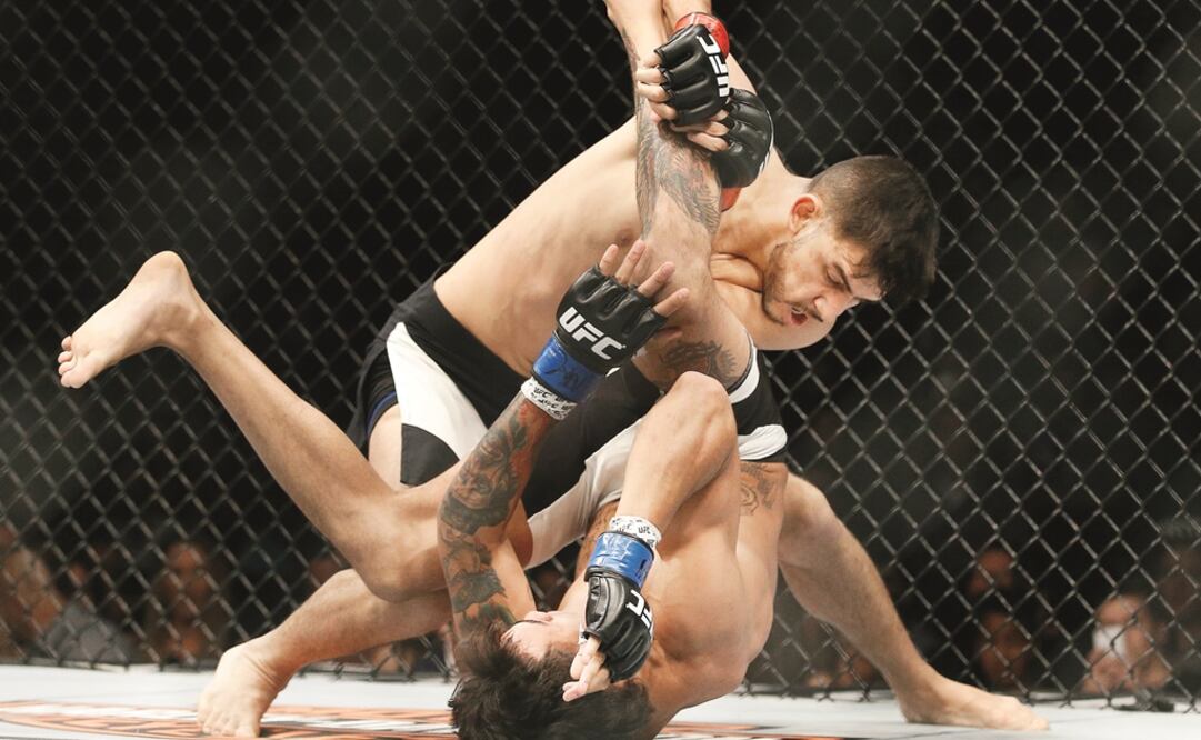 El chihuahuense se dedica a fondo a prepararse para sus combates. (JOHN LOCHER. AP)