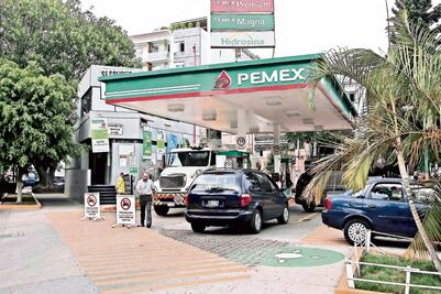 Bloqueo en planta de Pemex pone en riesgo abasto de gasolina en Tijuana