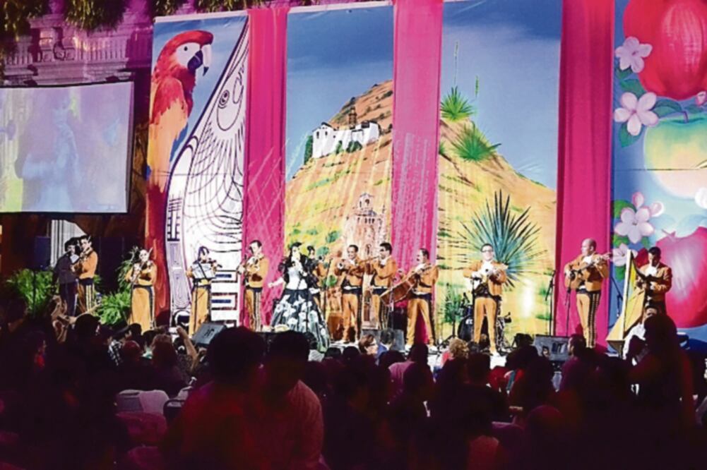 La celebración que cada año ofrecía el gobernador a cargo del erario se dividía en secciones, según los invitados, e incluía espectáculos (ESPECIAL)