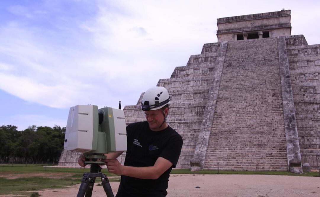 Corey Jaskolski scanning the Kukulkán pyramid – Photo: Karla Ortega/PROYECTO GRAN ACUÍFERO MAYA