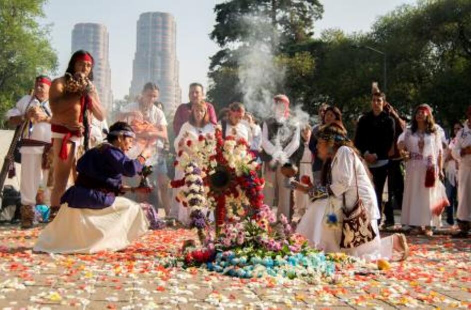 La familia que lleva las tradiciones mexicas al mundo