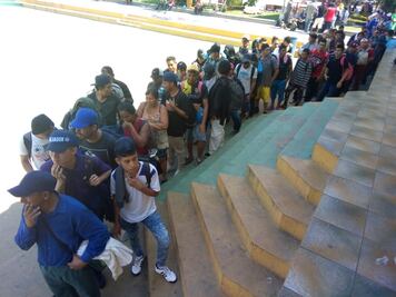 Tercera caravana centroamericana llega a Tecúm Umán, Guatemala