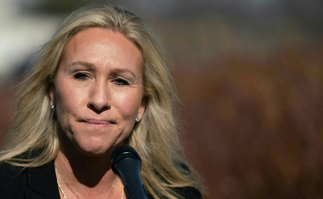 "Los empleados vacunados obtienen un logo de vacunación como los nazis forzaban a los judíos a portar una estrella amarilla", escribió en Twitter la congresista. Foto: AFP