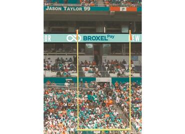 Broxel lanza tarjeta de los Delfines de Miami