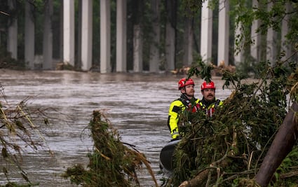 Suman 104 fallecidos por inundaciones en Texas; Camp Mystic confirma 27 decesos de niños y consejeros