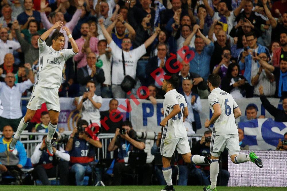 Cristiano Ronaldo llegó a 401 anotaciones con el Real Madrid, con las dos que le hizo ayer al Sevilla. (FRANCISCO SECO. AP)