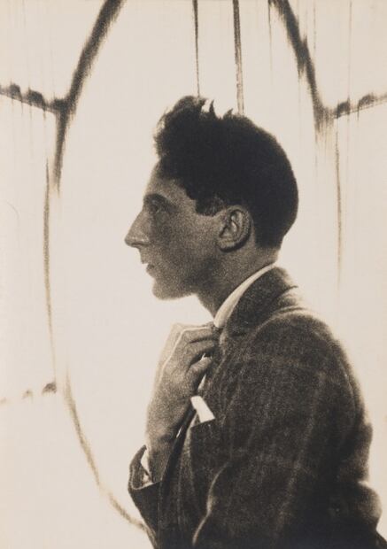 Christie's subasta con éxito colección de Man Ray, pese acusaciones de robo