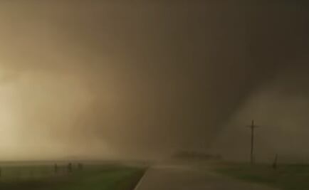 Zona rural de Kansas es azotada por tornado 