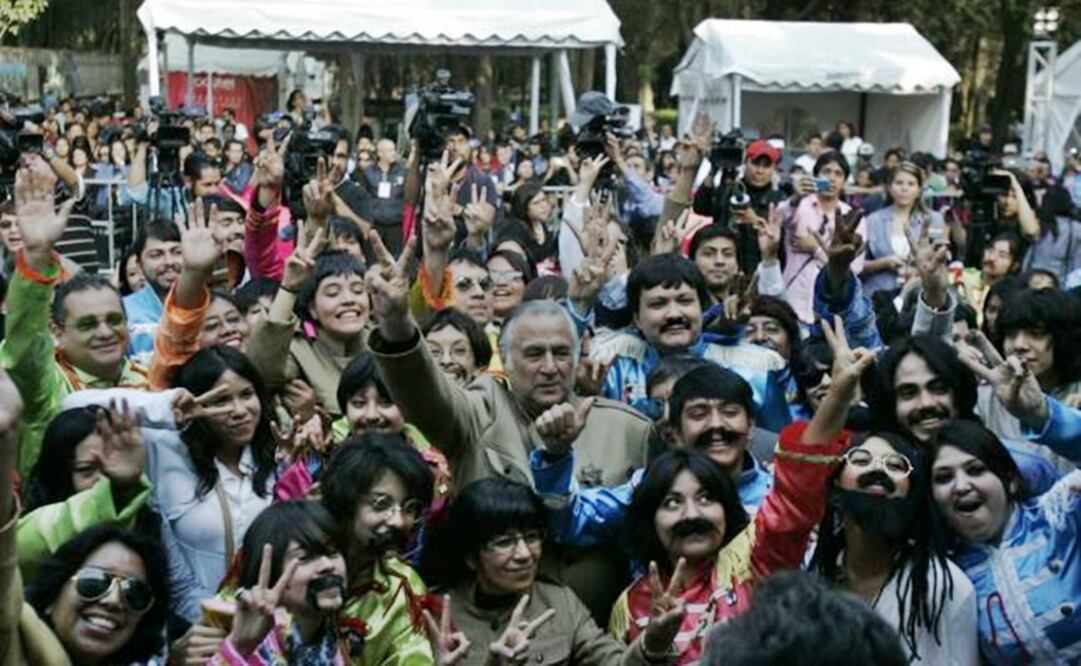 Even women wore mustaches and the 'Sargent Peppers' uniform. (Photo: Alejandro Acosta/EL UNIVERSAL)