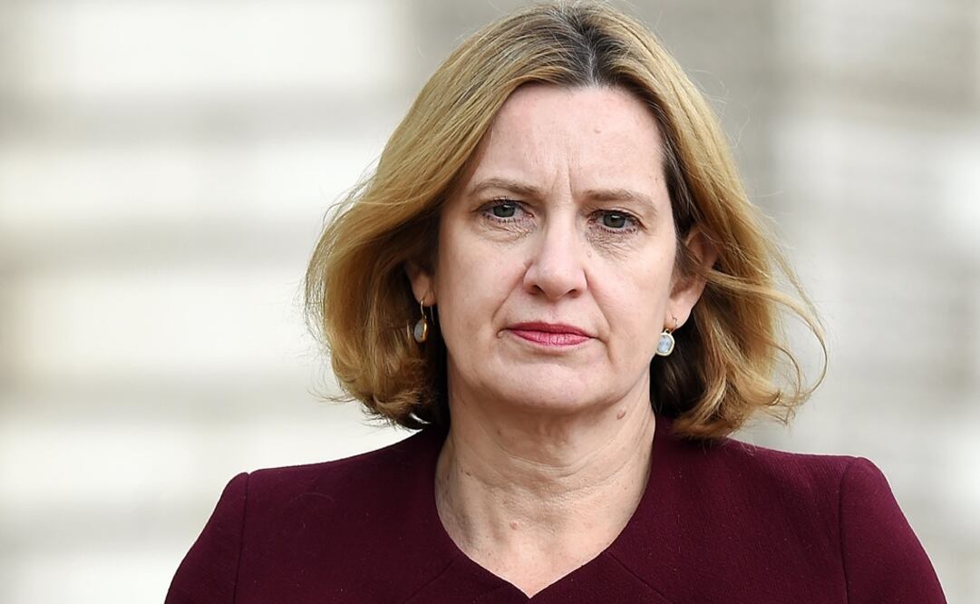 Amber Rudd estaba en el punto de mira desde hacía varios días tras varios casos relacionados con el control de la inmigración por parte de sus servicios (Foto: EFE)