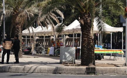 Pese a operativo, decenas de vendedores ambulantes se instalan en Paseo de la Reforma; ofertan productos alusivos al Año Nuevo