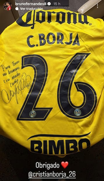 FOTO: REDES SOCIALES - El futbolista del Manchester United se llevó una playera de las Águilas del América de este futbolista