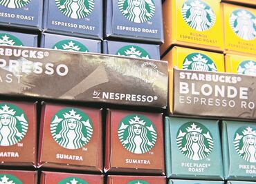 Nestlé lanza café en alianza con Starbucks