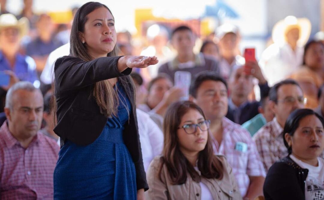 Aylin Velázquez Zunun durante su toma de protesta como alcaldesa de Bella Vista, Chiapas (06/02/2025). Foto: Especial