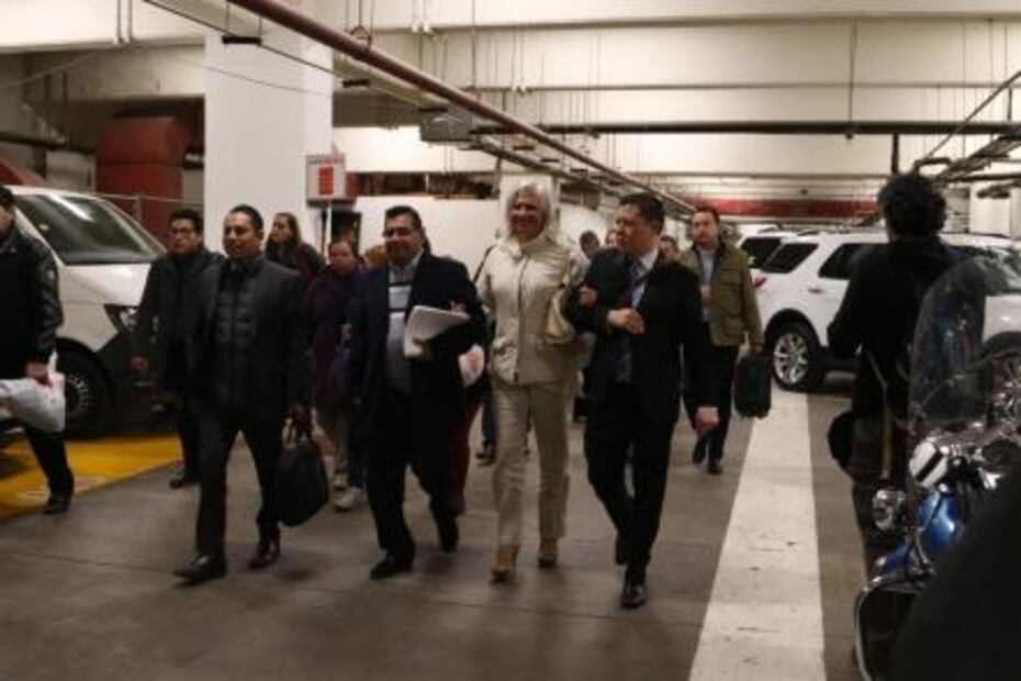 Campesinos dejan salir a trabajadores de la Cámara de Diputados