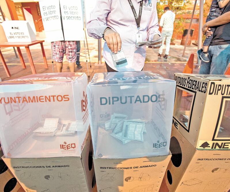 El arma más poderosa que tienen los ciudadanos para votar es la credencial de elector, dijo el Presidente de la República. Foto: ARCHIVO EL UNIVERSAL