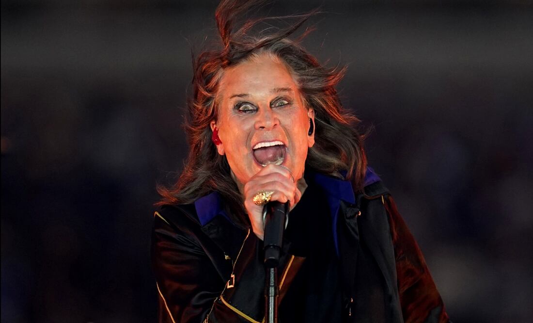 El también llamado “Príncipe de las Tinieblas” durante su presentación en el entretiempo del partido entre Los Ángeles Rams y los Buffalo Bills en Inglewood, California, el 8 de septiembre de 2022. Foto: AP