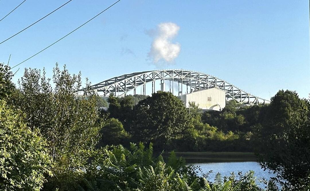 El puente sobre el río Piscataqua, después de que un hombre relacionado con un homicidio fuese abatido por la policía. Foto: AP