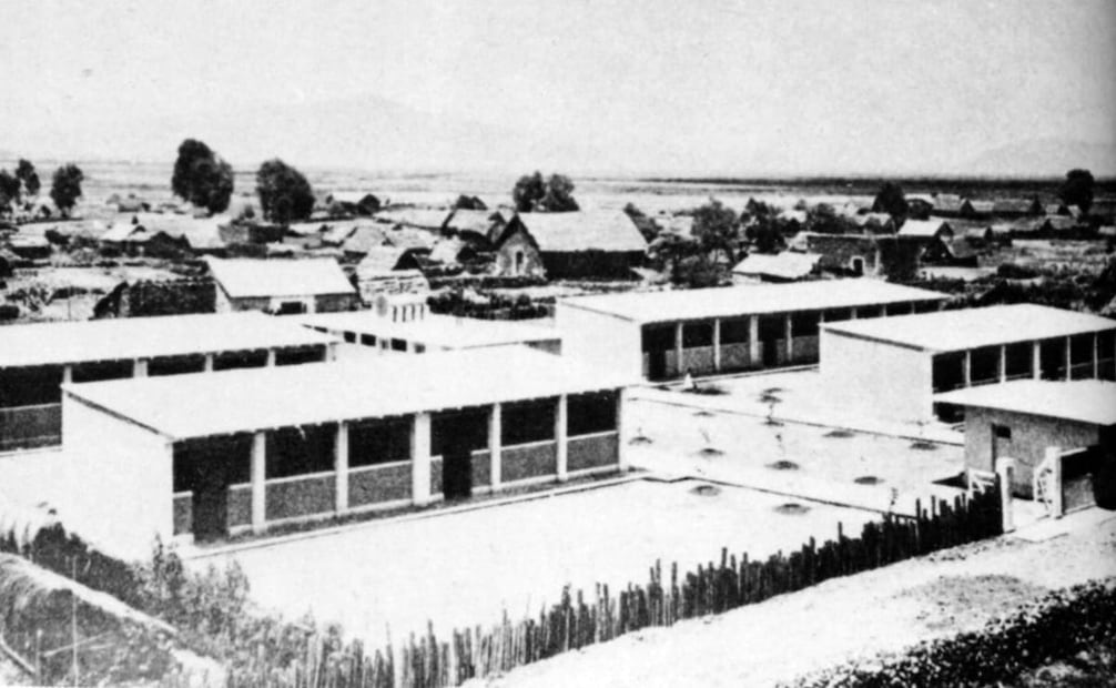 Primaria de 1932 en la colonia Tláhuac, en cuya construcción se invirtieron casi 26 mil pesos. Contaba con diez salones y departamento médico. Colección Villasana.