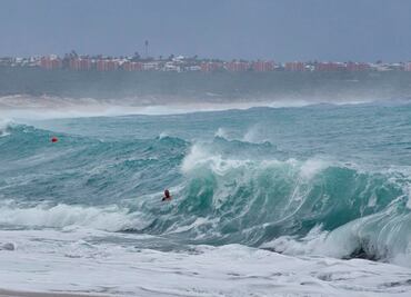 "Sandra" avanza como baja depresión al sureste de BCS