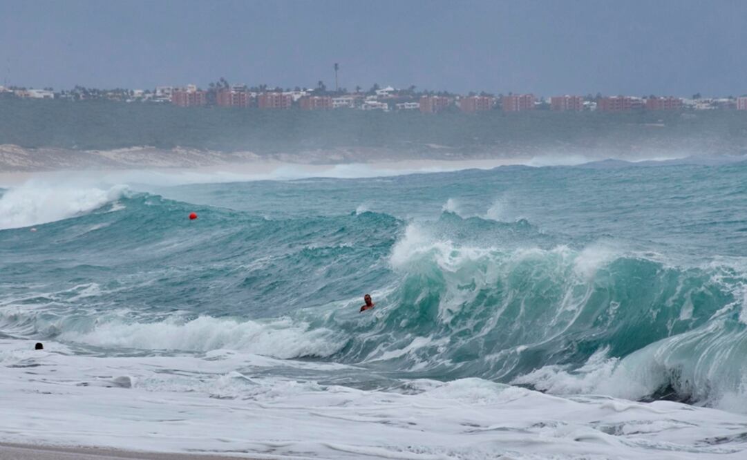 "Sandra" avanza como baja depresión al sureste de BCS