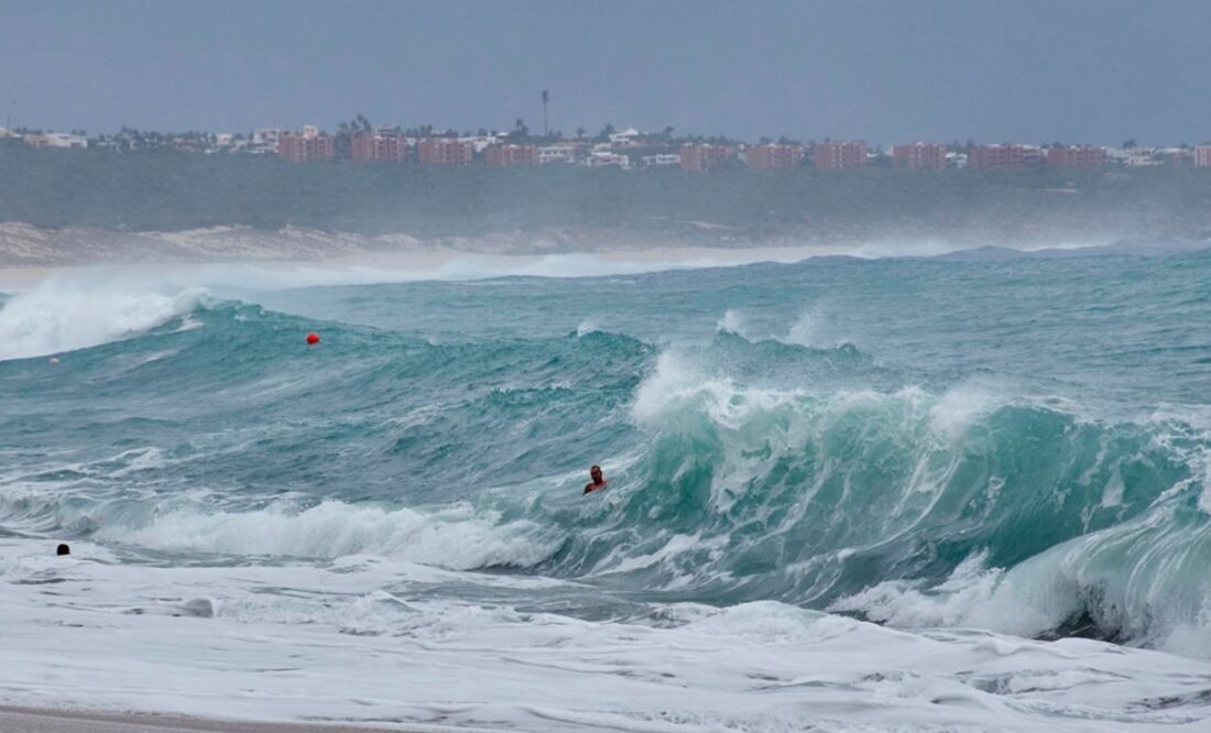 "Sandra" avanza como baja depresión al sureste de BCS