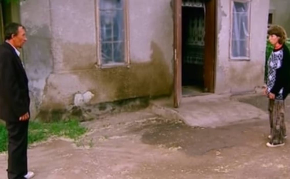 Niña salvaje: el caso de la huérfana criada por una jauría de perros en Ucrania