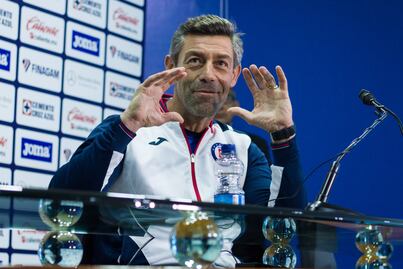 Jalón de orejas a Pedro Caixinha