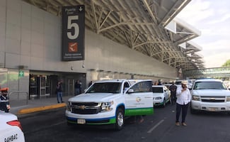 AICM instala mesas de trabajo con taxistas; busca ordenar y modernizar el servicio terrestre