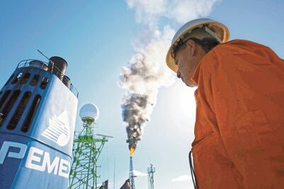 Pemex recorta 67% de inversión física