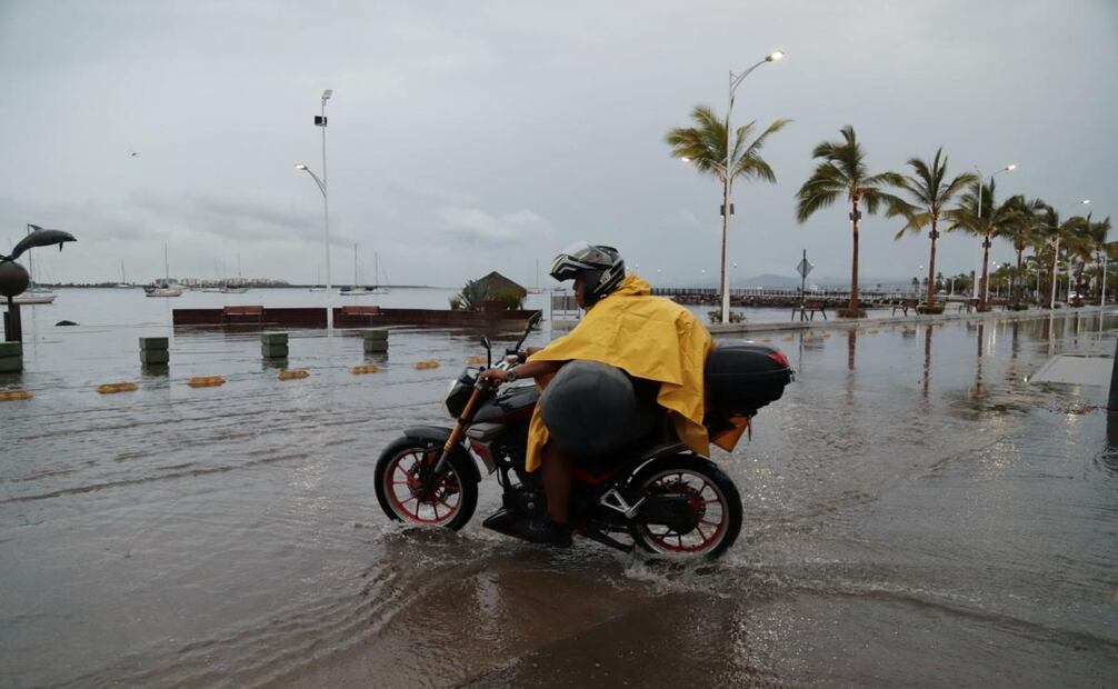 Vialidades de Baja California Sur se ven afectadas por lluvias torrenciales Foto: Gabriel Larios/ Cuartoscuro