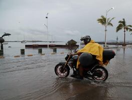 Huracán Lorena amenaza con intensificarse en costas de BCS; consulta trayectoria y los estados en riesgo