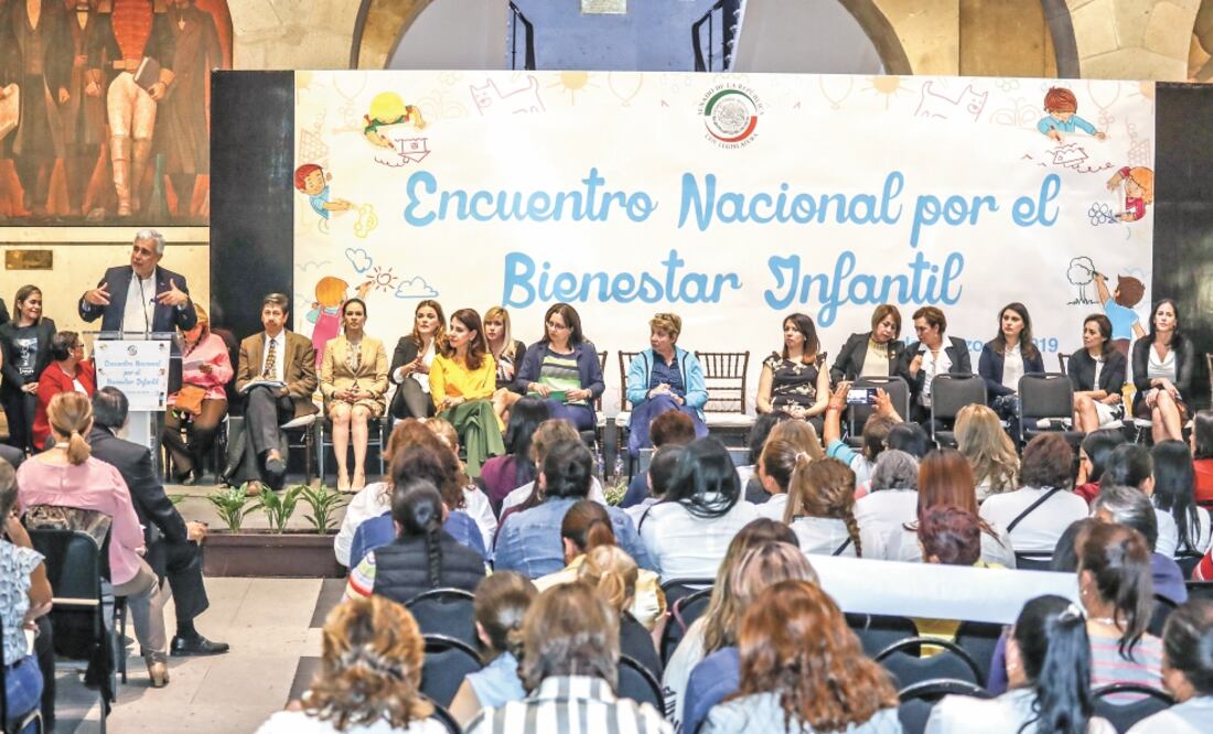 En el encuentro, la CNDH coordinó los paneles Consecuencias Actuales del Cie r re de Estancias Infantiles y Alternativas de Solución al Cierre de las Estancias (GERMÁN ESPINOSA, EL UNIVERSAL)