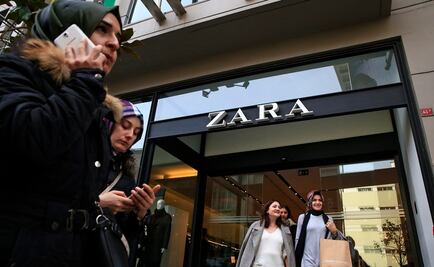 Compran ropa en Zara... con etiquetas de protesta