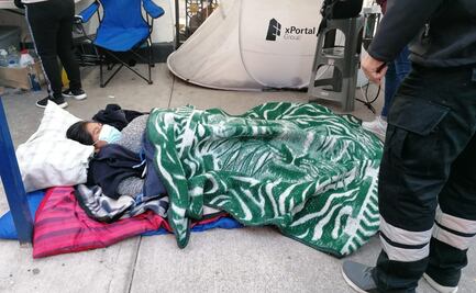 Manifestante entra en labor de parto afuera de la Segob