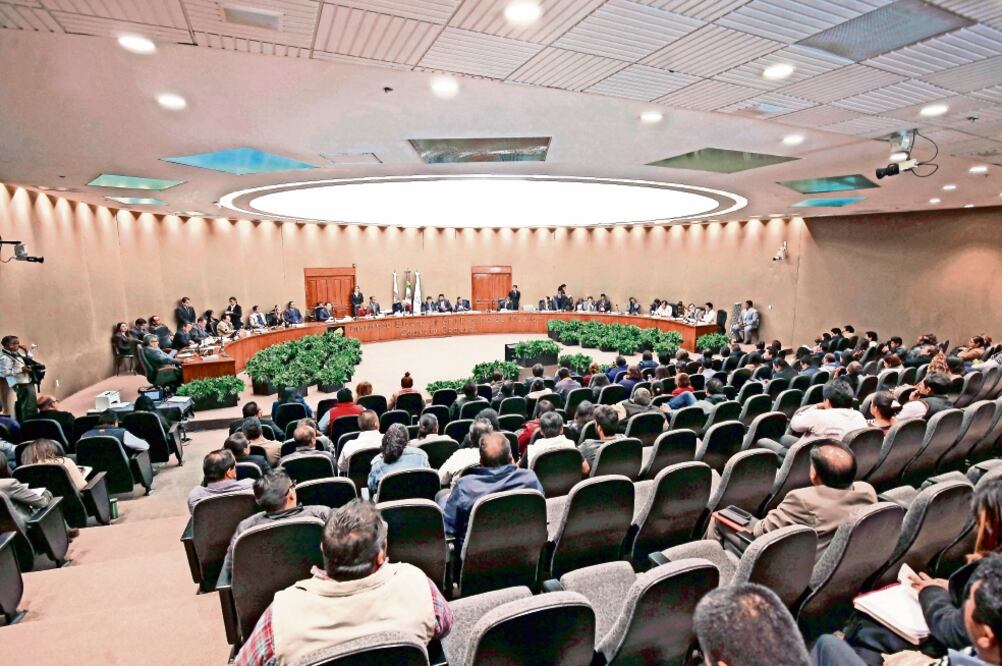 Lo hacen oficial. Los dirigentes de los partidos entregaron la documentación oficial para registrar su coalición. (Especial)