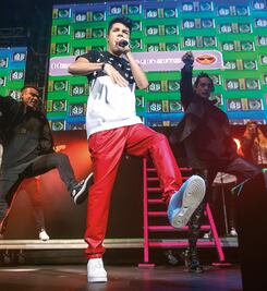 Mario Baustista le da “el corazón” a sus fans 