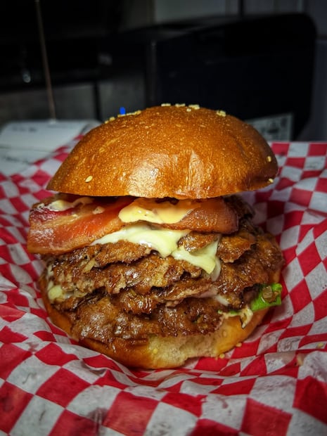 Chicago Bernie's Beef Bike ofrece una gran variedad de hamburguesas y tamaños. Foto: Instagram @chicagobernies