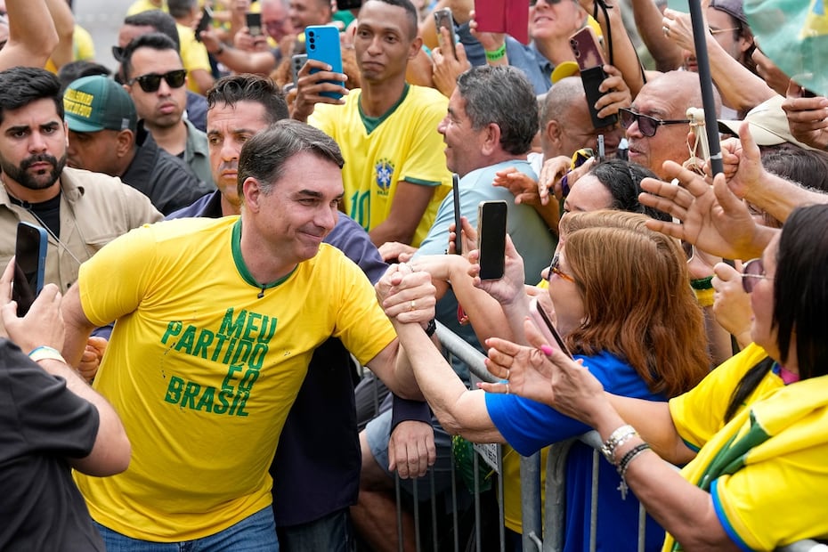 El candidato opositor brasileño, Flávio Bolsonaro, en Río de Janeiro. FOTO SILVIA IZQUIERDO. AP