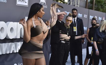 Cara Delevingne da de qué hablar con su extraño comportamiento en los Billboard