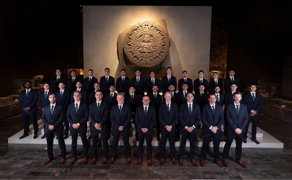 La foto oficial de la Selección Mexicana frente a la Piedra del Sol. FOTO: ESPECIAL