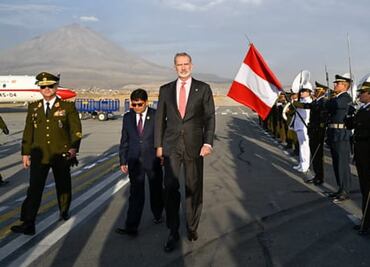 Arriba Rey de España, Felipe VI a Arequipa, la ciudad natal de Mario Vargas Llosa