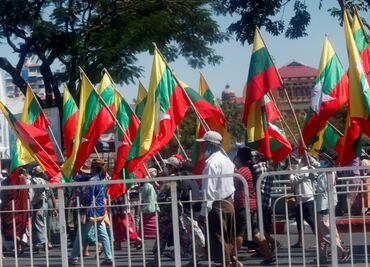 Manifestantes de Birmania desafían a la junta militar con una huelga a un año del golpe de Estado