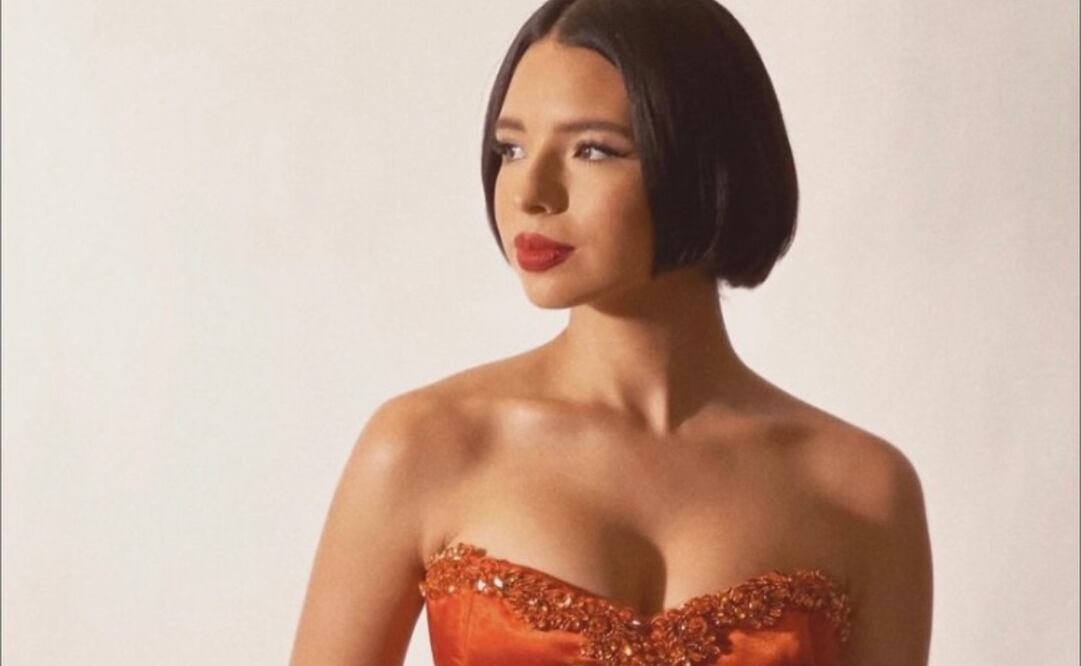 Ángela Aguilar dio un importante anuncio en su Instagram, portando un traje rojo con maxi plataformas. Foto: Instagram @angela_aguilar_