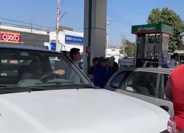 Clientes exigen despacho de gasolina en contenedores en Toluca
