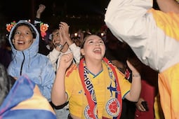 Colombianos hacen fiesta en el Fan Fest del Zócalo