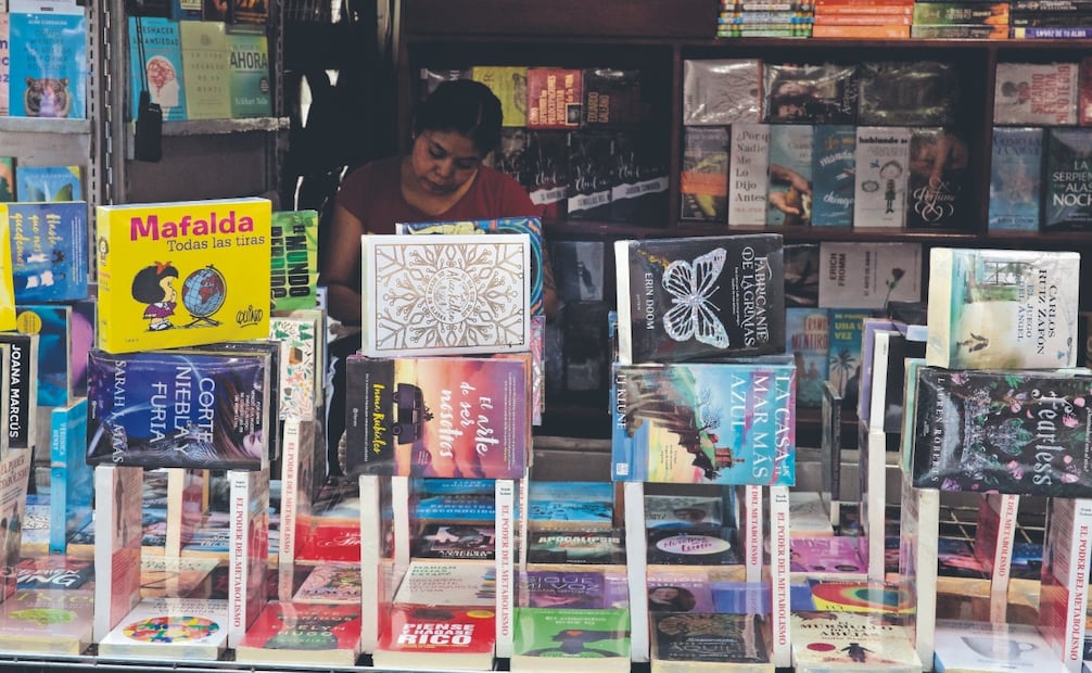 La comercialización de libro pirata se extiende en varios estados. Foto: Osmar Alvarado/ EL UNIVERSAL