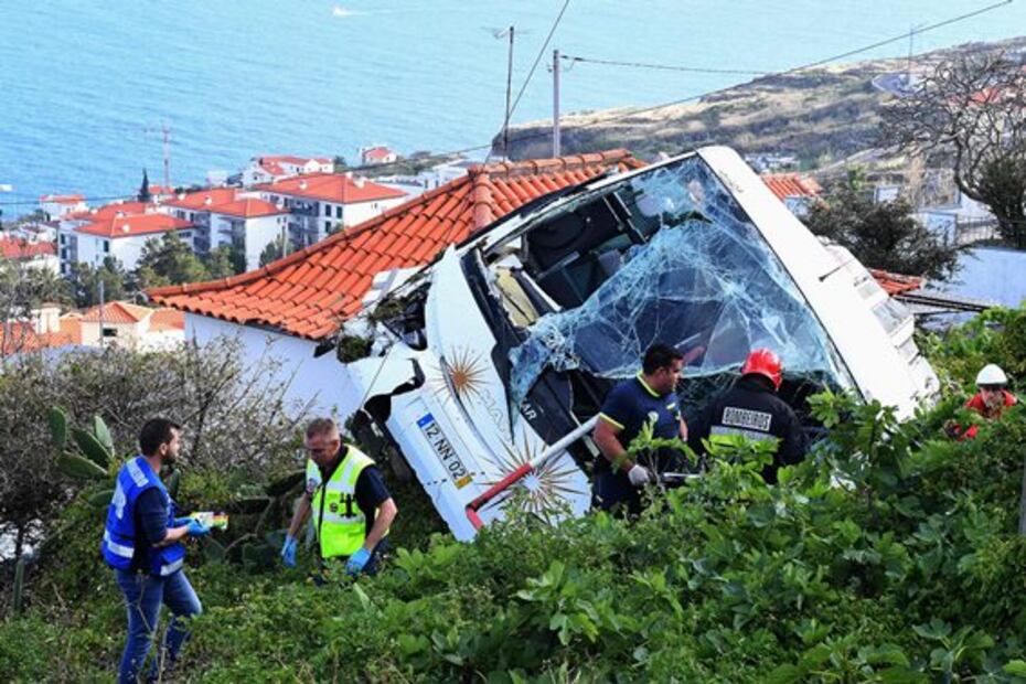 Reportan varios muertos por accidente de autobús turístico en Portugal