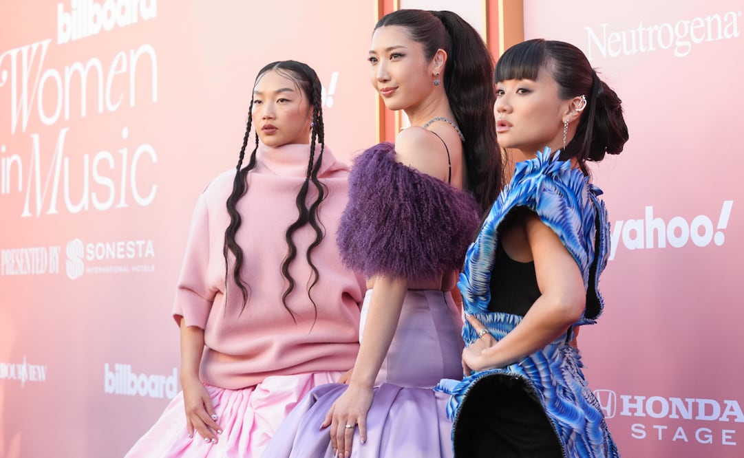 Audrey Nuna, EJAE y REI AMI a su llegada al evento Mujeres en la Música de Billboard el miércoles 29 de abril de 2026 en el Hollywood Palladium de Los Ángeles.
Foto AP/Chris Pizzello.