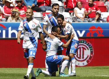 Puebla sorprende en "el infierno"; derrota 3-1 al Toluca